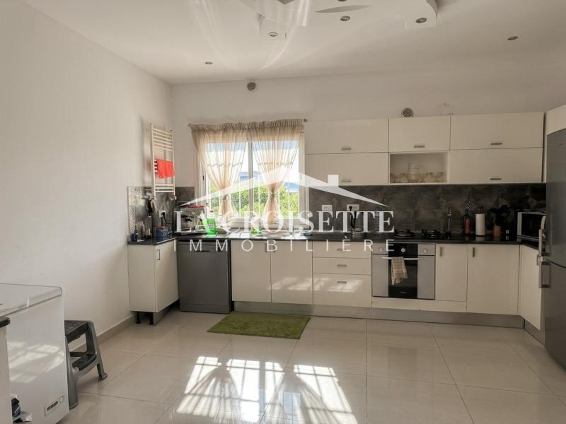 Villa plain-pied S+4 semi-meublée à La Marsa